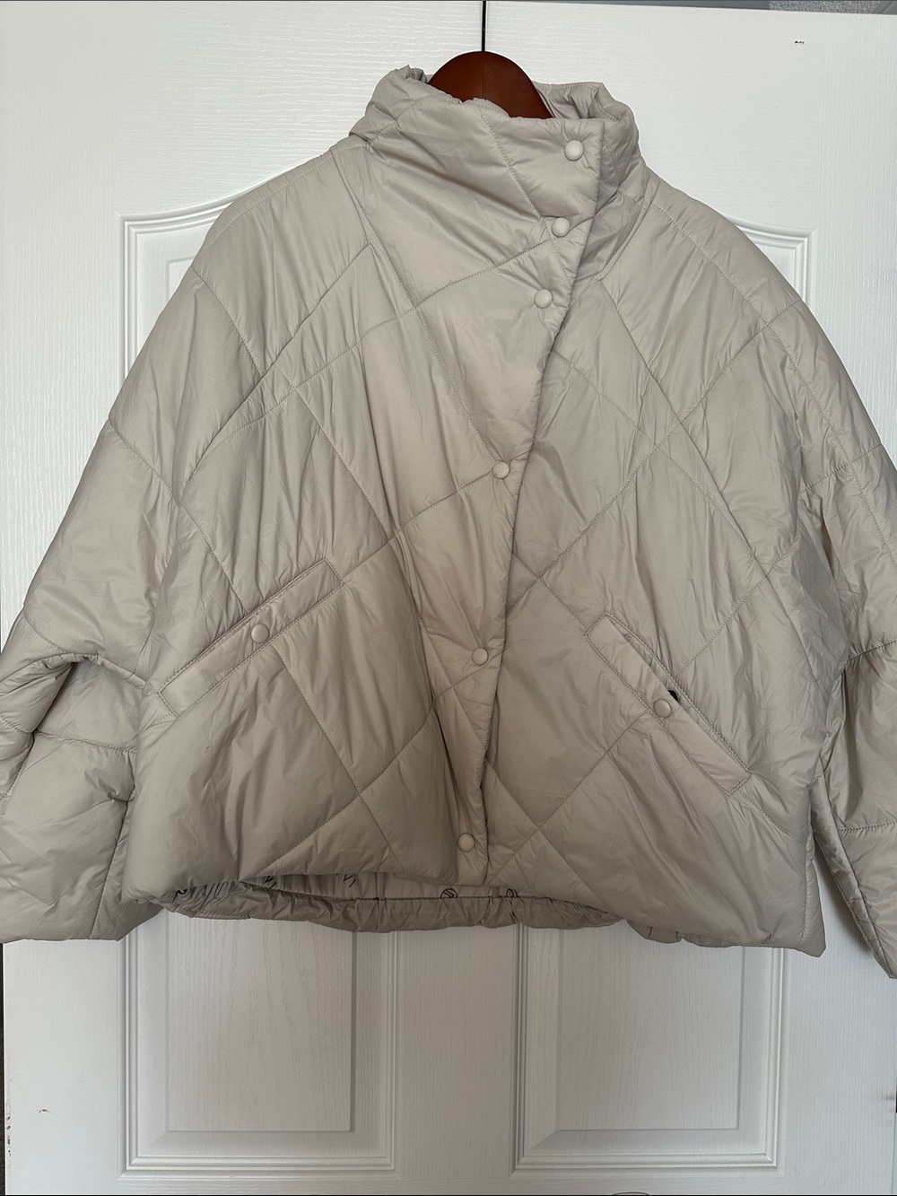 Cropped Quilted Puffer Jacket in Light Taupe